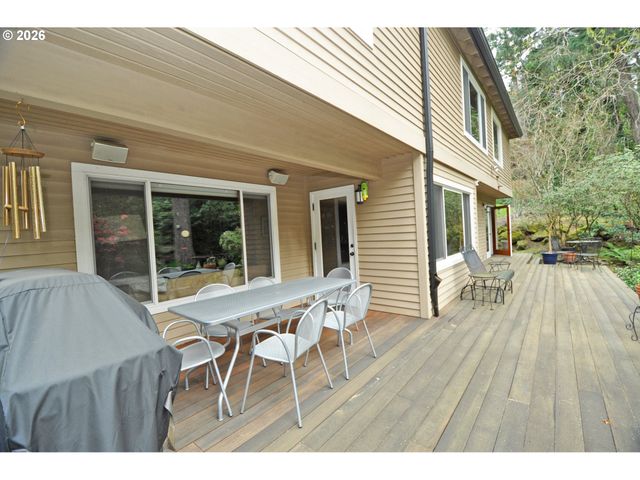 6431 Sw DOLPH Dr, Portland, OR 97219
