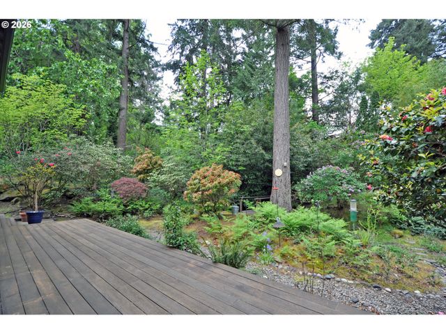 6431 Sw DOLPH Dr, Portland, OR 97219