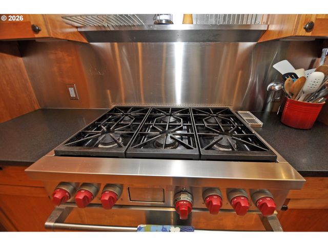 6431 Sw DOLPH Dr, Portland, OR 97219
