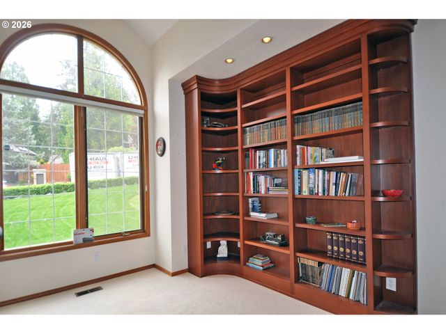 6431 Sw DOLPH Dr, Portland, OR 97219
