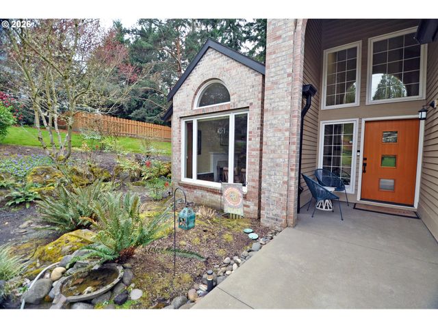 6431 Sw DOLPH Dr, Portland, OR 97219