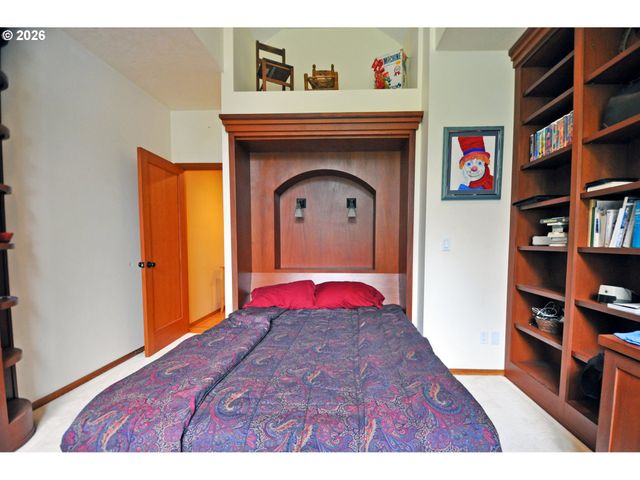 6431 Sw DOLPH Dr, Portland, OR 97219
