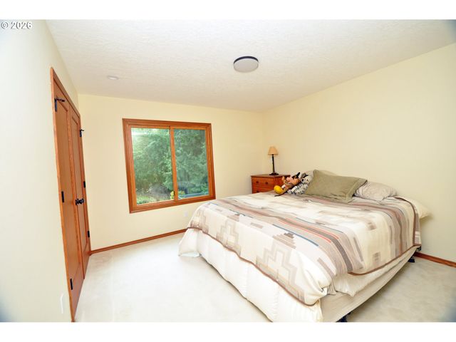 6431 Sw DOLPH Dr, Portland, OR 97219