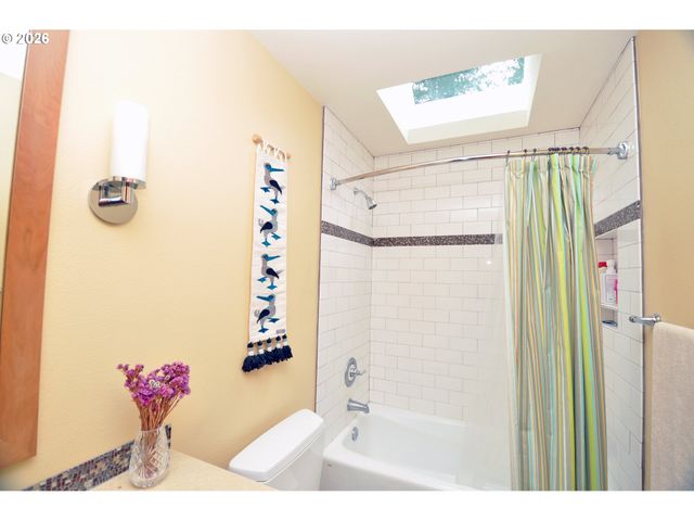 6431 Sw DOLPH Dr, Portland, OR 97219