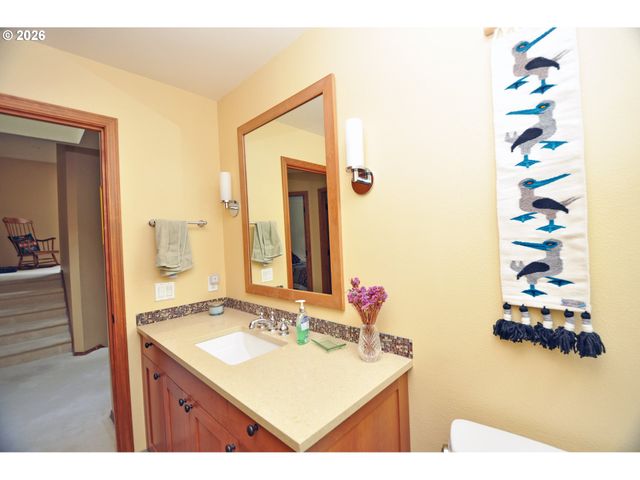 6431 Sw DOLPH Dr, Portland, OR 97219