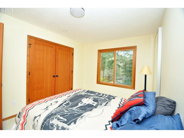 6431 Sw DOLPH Dr, Portland, OR 97219