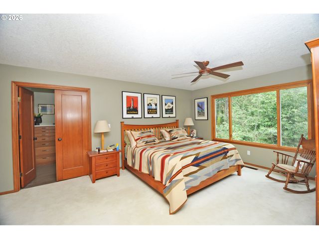 6431 Sw DOLPH Dr, Portland, OR 97219