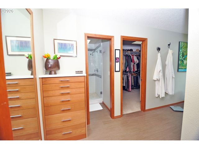 6431 Sw DOLPH Dr, Portland, OR 97219