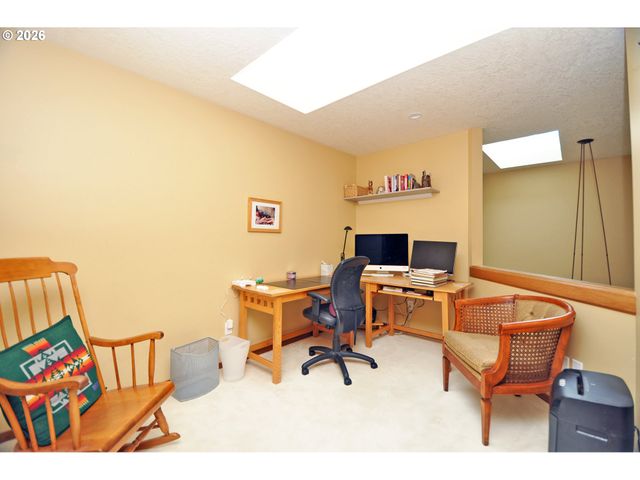 6431 Sw DOLPH Dr, Portland, OR 97219