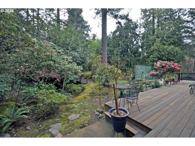 6431 Sw DOLPH Dr, Portland, OR 97219