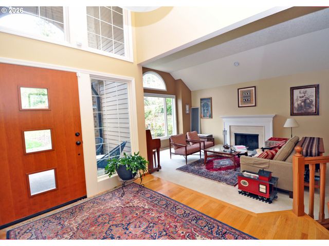 6431 Sw DOLPH Dr, Portland, OR 97219