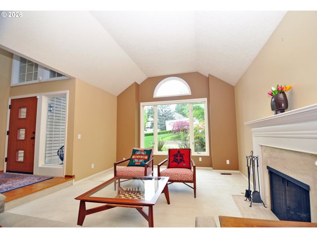 6431 Sw DOLPH Dr, Portland, OR 97219