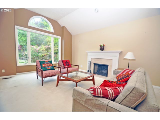 6431 Sw DOLPH Dr, Portland, OR 97219
