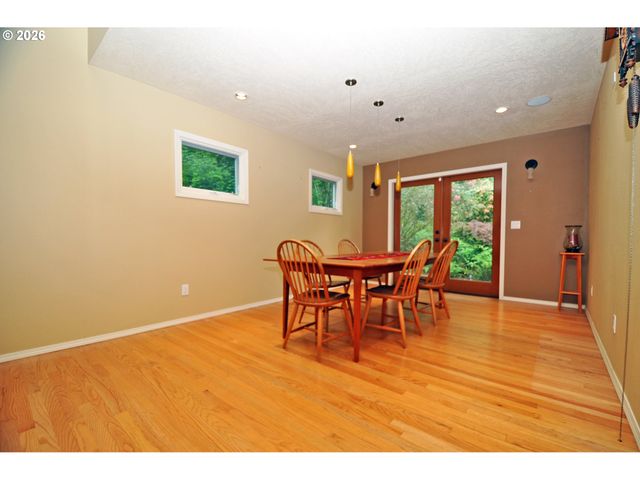 6431 Sw DOLPH Dr, Portland, OR 97219