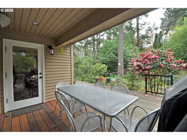 6431 Sw DOLPH Dr, Portland, OR 97219