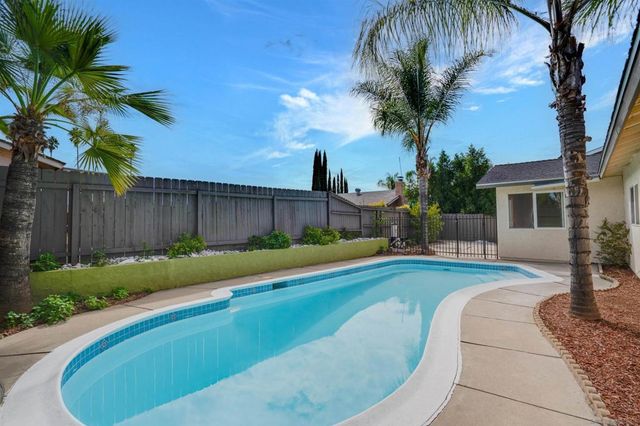 2041 Ardath Ave, Escondido, CA 92027