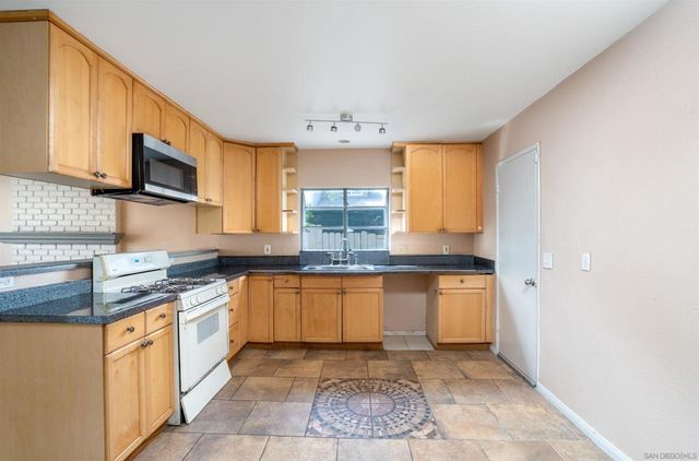 2041 Ardath Ave, Escondido, CA 92027