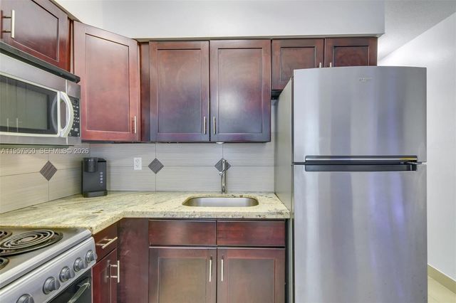 412 NE 4th Ave, Hallandale Beach, FL 33009