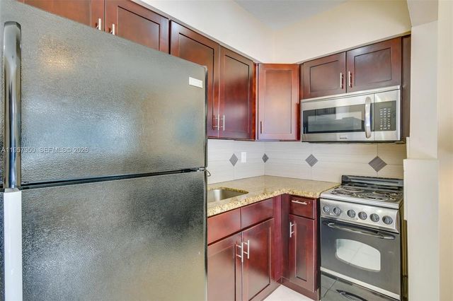 412 NE 4th Ave, Hallandale Beach, FL 33009