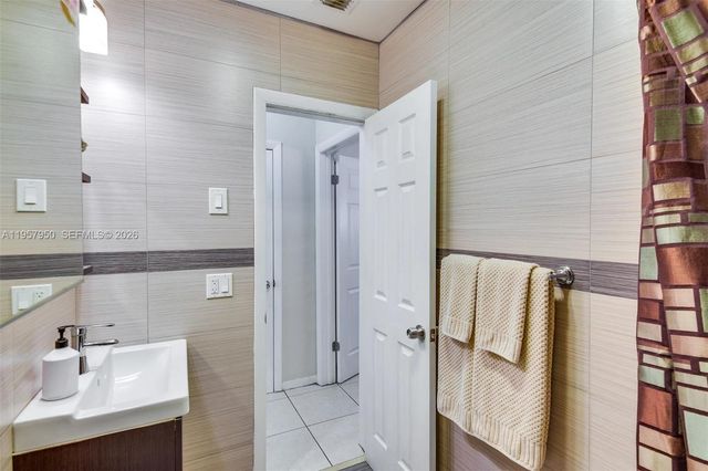 412 NE 4th Ave, Hallandale Beach, FL 33009