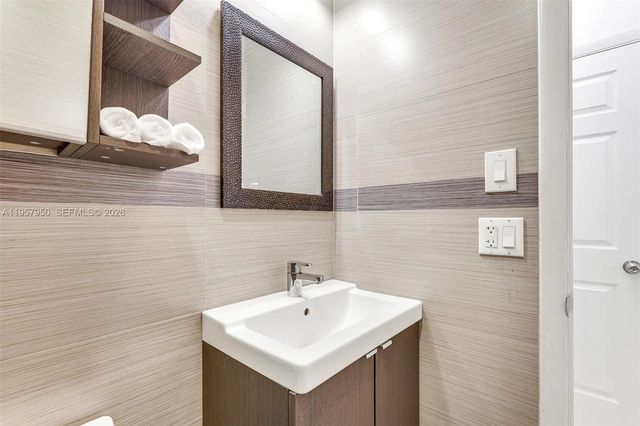 412 NE 4th Ave, Hallandale Beach, FL 33009