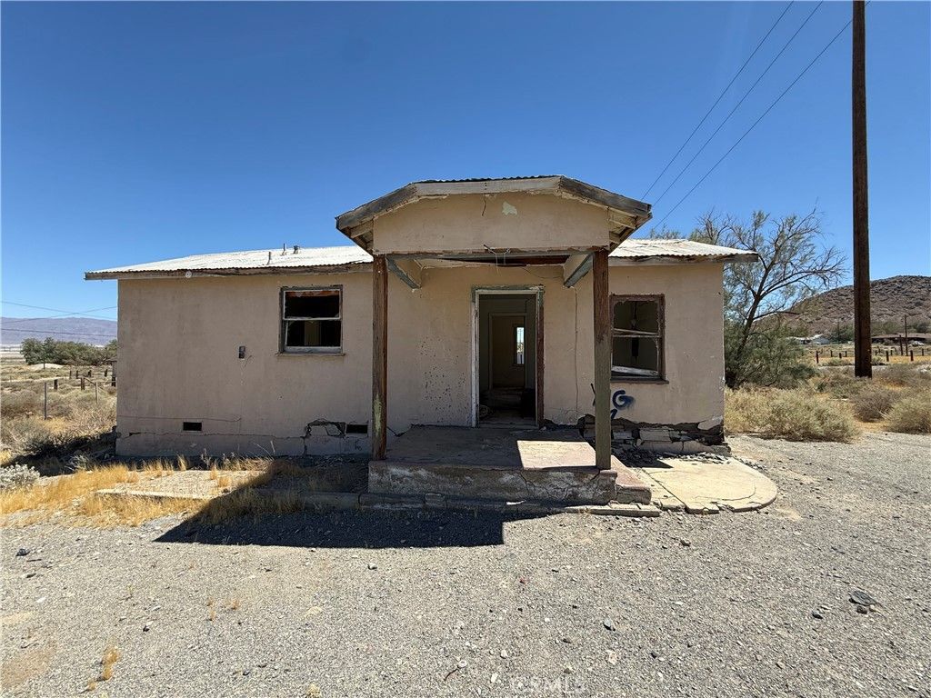 Image 4 of property listing at 82317 5th Street, Trona, CA 93562