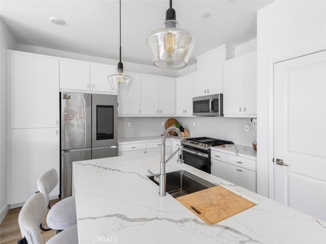 5604 Altamura 6, Fontana, CA 92336