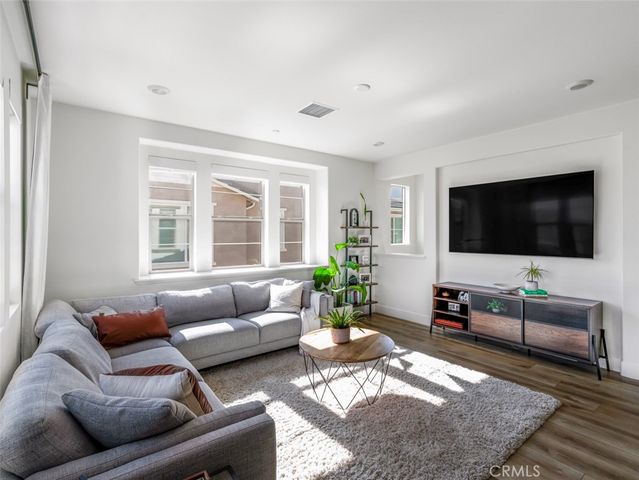 5604 Altamura 6, Fontana, CA 92336