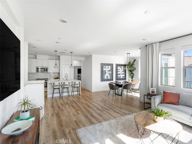 5604 Altamura 6, Fontana, CA 92336