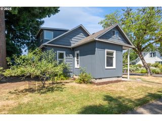 1139 Nw YAMHILL St, Mc Minnville, OR 97128
