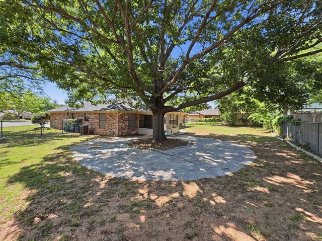 1103 Holiday Court, Granbury, TX 76048