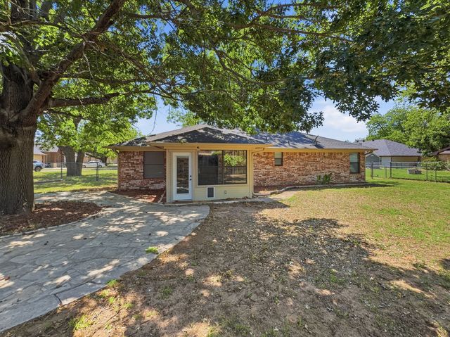 1103 Holiday Court, Granbury, TX 76048