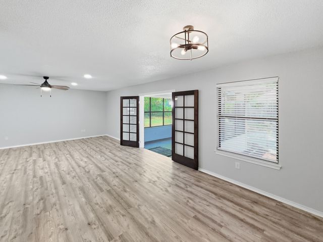 1103 Holiday Court, Granbury, TX 76048
