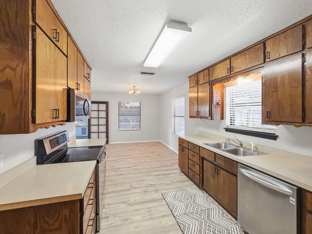 1103 Holiday Court, Granbury, TX 76048