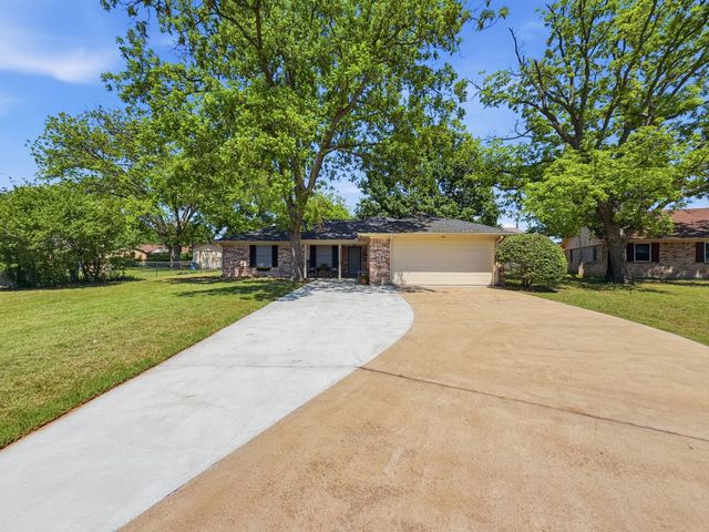 1103 Holiday Court, Granbury, TX 76048