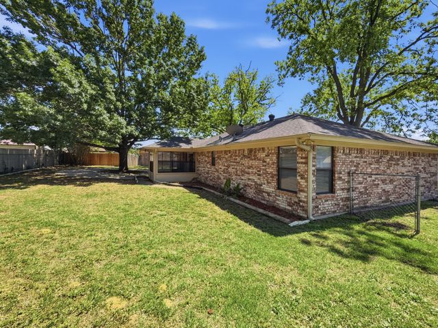 1103 Holiday Court, Granbury, TX 76048