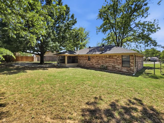 1103 Holiday Court, Granbury, TX 76048