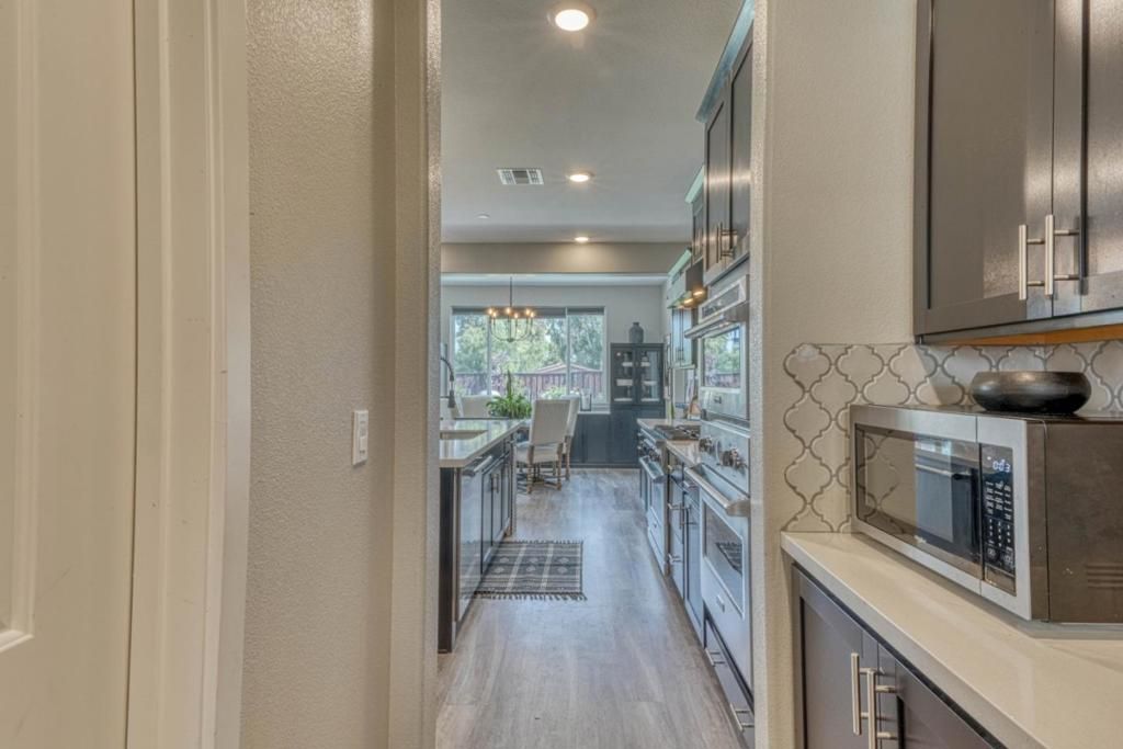 Image 13 of property listing at Address unavailable.