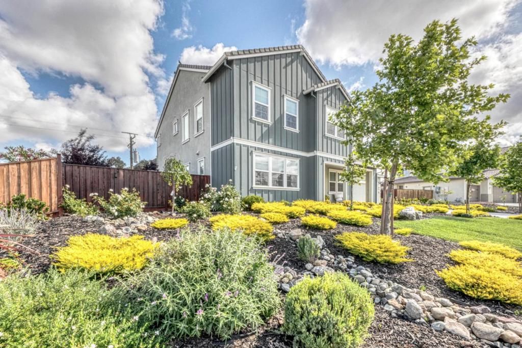 Image 2 of property listing at Address unavailable.