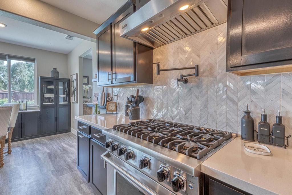 Image 20 of property listing at Address unavailable.