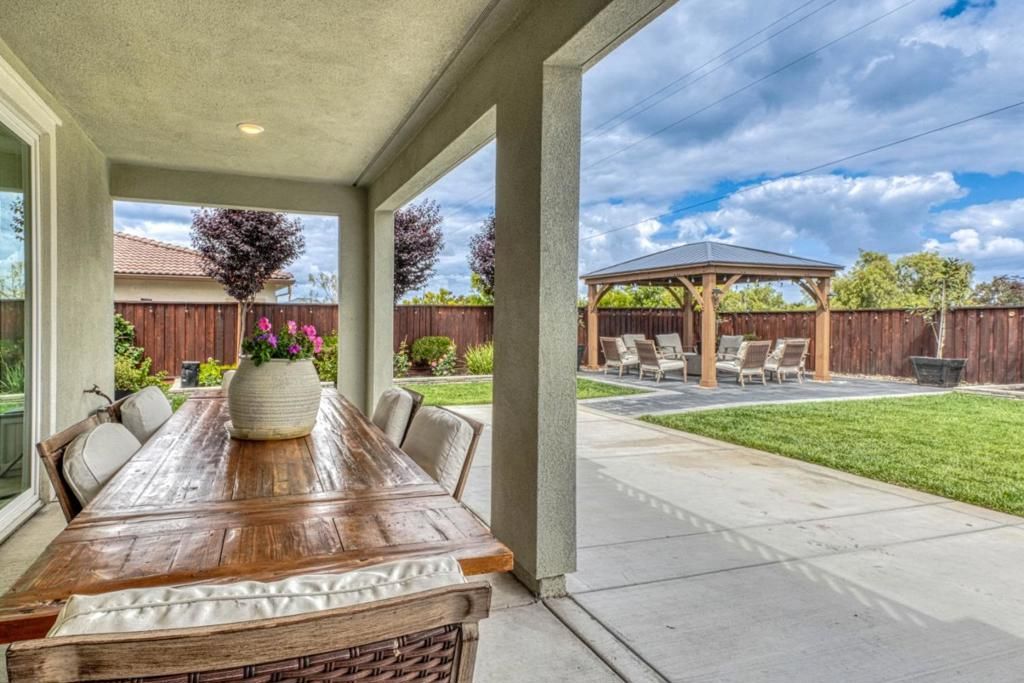 Image 22 of property listing at Address unavailable.