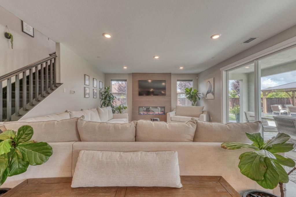 Image 29 of property listing at Address unavailable.