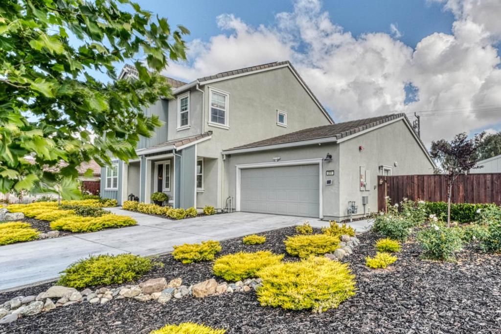 Image 3 of property listing at Address unavailable.