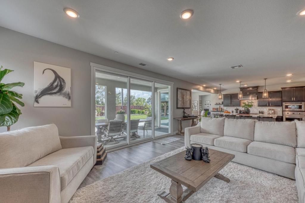 Image 32 of property listing at Address unavailable.