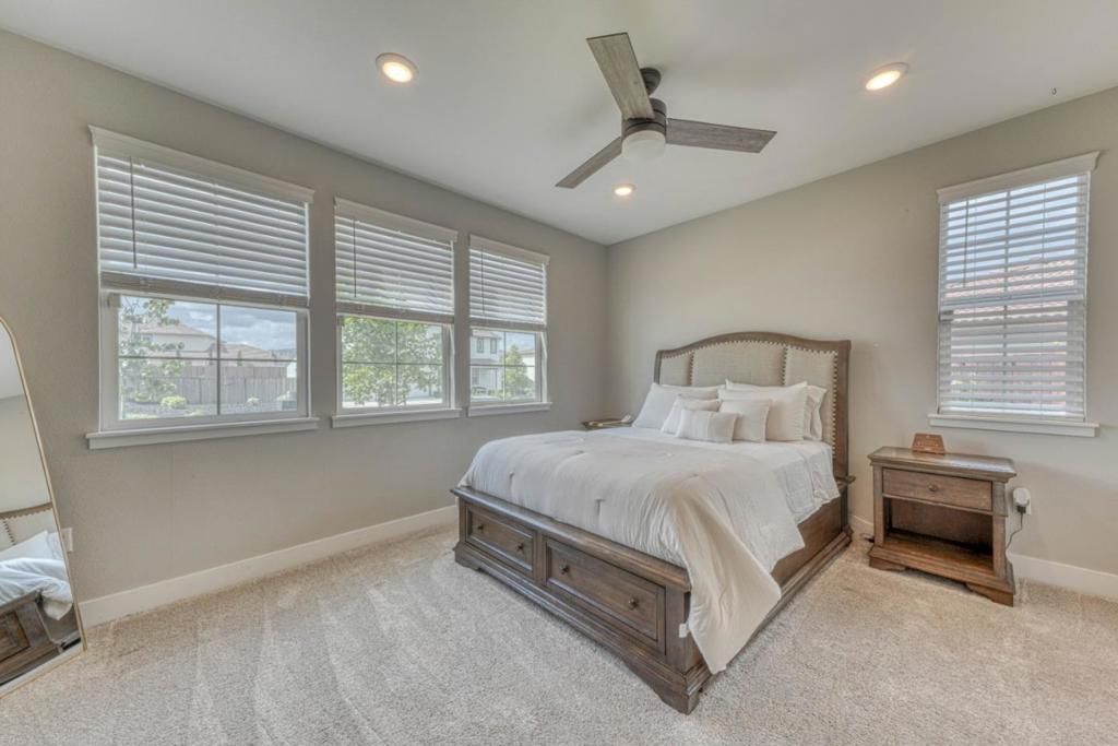 Image 34 of property listing at Address unavailable.