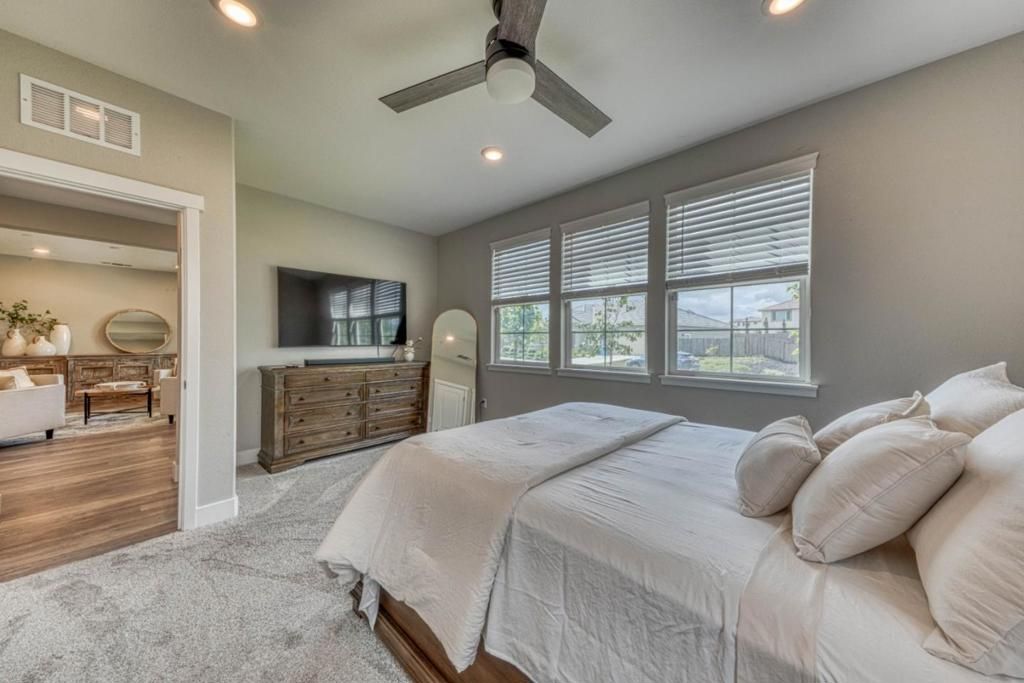 Image 35 of property listing at Address unavailable.