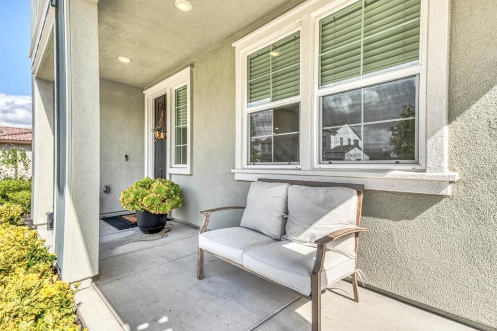 Image 4 of property listing at Address unavailable.