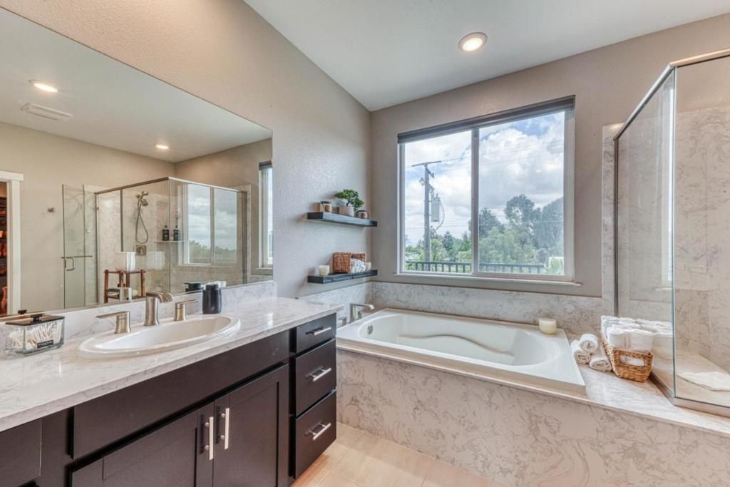 Image 50 of property listing at Address unavailable.