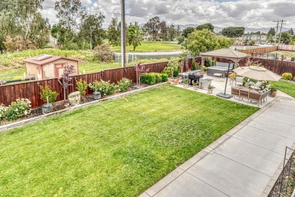 Image 60 of property listing at Address unavailable.