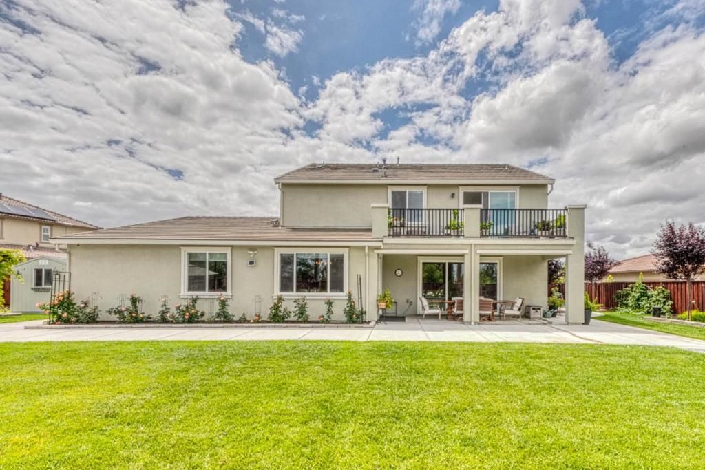 Image 61 of property listing at Address unavailable.